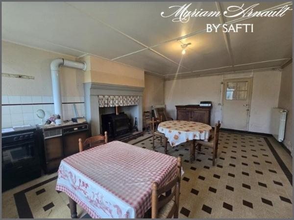 Ancien corps de ferme avec dépendances sur terrain de 2817 m².