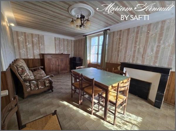 Ancien corps de ferme avec dépendances sur terrain de 2817 m².