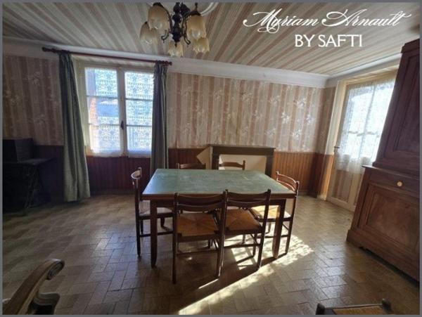 Ancien corps de ferme avec dépendances sur terrain de 2817 m².