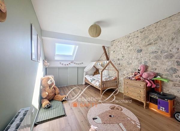 Maison de caractère à Billiat – 269 m² alliant charme de la pierre et modernité