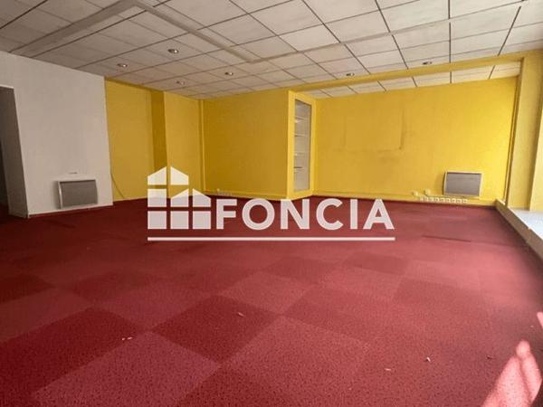 Location Local commercial 2 pièces 40 m² - 4-6 RUE SAINT MARTIN Sable Sur Sarthe 72300