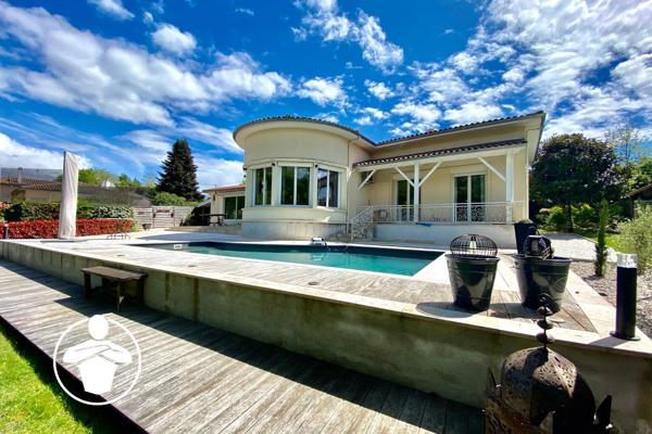 Vente                                                      Maison
                        
                     5 pièces                      143 m2                     à Casseneuil