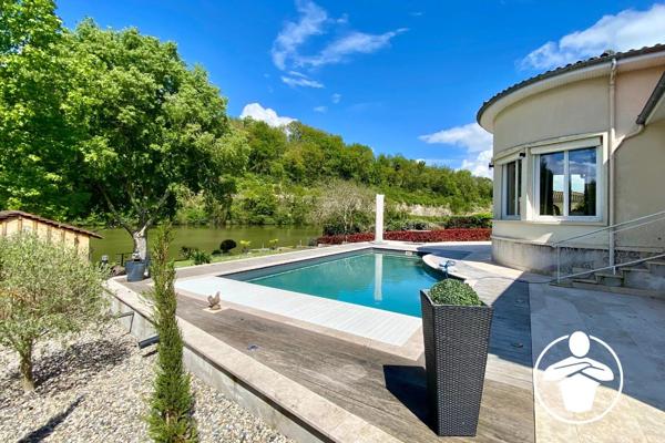 Vente                                                      Maison
                        
                     5 pièces                      143 m2                     à Casseneuil