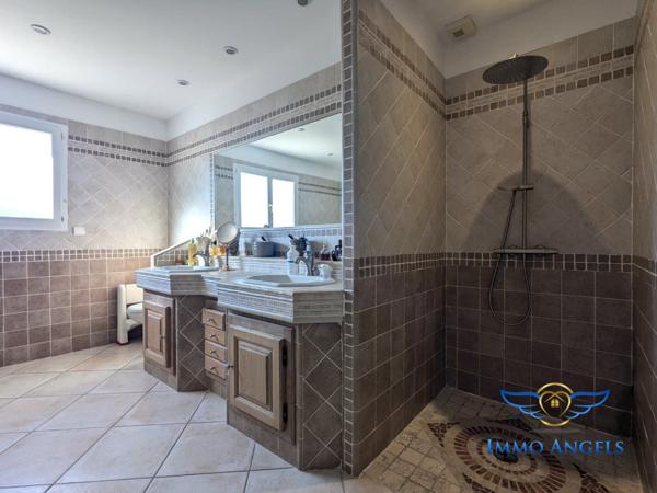 Villa T6 244m2 avec Piscine