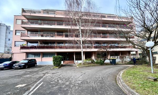 Appartement 1 pièce 24 m2 - terrasse 18 m2 - Place de stationnement - 5 minutes a pied de la gare