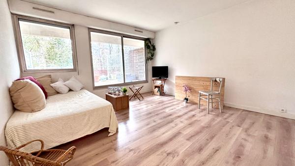 Appartement 1 pièce 24 m2 - terrasse 18 m2 - Place de stationnement - 5 minutes a pied de la gare