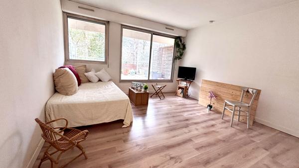 Appartement 1 pièce 24 m2 - terrasse 18 m2 - Place de stationnement - 5 minutes a pied de la gare