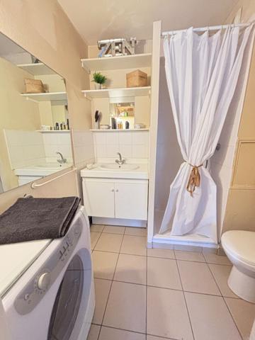 Appartement 1 pièce 24 m2 - terrasse 18 m2 - Place de stationnement - 5 minutes a pied de la gare