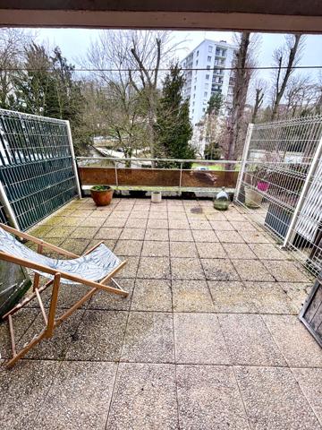 Appartement 1 pièce 24 m2 - terrasse 18 m2 - Place de stationnement - 5 minutes a pied de la gare