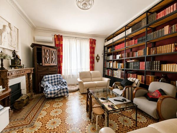 MAISON DE MAÎTRE D'EXCEPTION – ANCIEN DOMAINE VITICOLE – PLUS DE 1 000 m² DE BÂTIS – CŒUR DE VILLE