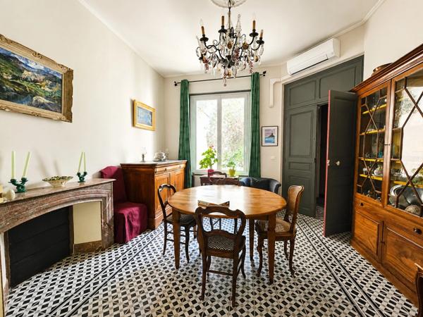 MAISON DE MAÎTRE D'EXCEPTION – ANCIEN DOMAINE VITICOLE – PLUS DE 1 000 m² DE BÂTIS – CŒUR DE VILLE