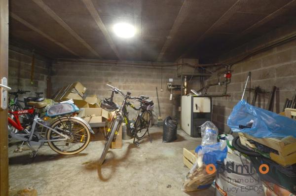 Sous-sol de 3 chambres, grand jardin et garage supplémentaire!