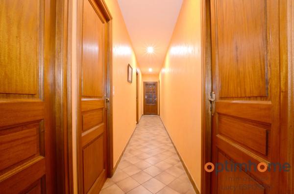 Sous-sol de 3 chambres, grand jardin et garage supplémentaire!