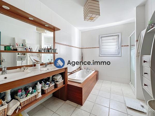 À vendre - Maison traditionnelle, 6 pièces située à Urrugne (64122)