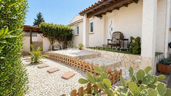 ✨ Maison de plain-pied – Esprit dedans/dehors, piscine, garage ✨

Située à Montbazin proche de toutes commodités 
 - 10 min de l'autoroute,  
- 20min de Montpellier 
 - 15 min de la plage et Sète. 

 * 111m2 / 398m2 
 * Garage indépendant  environ 18 m2 avec mezzanine + garage à moto  
 * 4 stationnements intérieur 
 * Piscine  
 * Clim réversible  
 * 2 entrées véhicules distincts avec carports et portails électriques 
 * Expo Sud Est / Sud Ouest
 
Découvrez cette agréable maison de plain-pied de 3 faces, offrant un cadre de vie idéal entre confort, et convivialité. 

 * Belle pièce de vie d’environ 40 m², avec cuisine moderne , entièrement équipée et meublée, pensée pour partager de vrais moments de vie.  

* Dans son prolongement, une véranda chauffée et climatisée de 35 m² vous accueille. ( véritable pièce à vivre supplémentaire, ouverte sur le jardin). 

 * Côté nuit : 3 chambres dont une en mezzanine pleine de charme.  
A cela s'ajoute un grand dressing de 9m2

  * Une salle d'eau 

 * Un WC séparé espace buanderie 

 À l’extérieur, place à la détente : Jardin aménagé avec piscine semi-enterrée pour se rafraîchir l'été Espace barbecue & four à pizza, "style hacienda" idéal pour recevoir et profiter toute l'année 
Ambiance chaleureuse et intimiste  
💡 Atout supplémentaire : possibilité d’aménager un studio indépendant dans le garage, idéal pour un projet locatif, un espace professionnel ou pour recevoir. 
💫 Une maison agréable et évolutive.