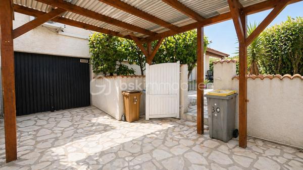✨ Maison de plain-pied – Esprit dedans/dehors, piscine, garage ✨

Située à Montbazin proche de toutes commodités 
 - 10 min de l'autoroute,  
- 20min de Montpellier 
 - 15 min de la plage et Sète. 

 * 111m2 / 398m2 
 * Garage indépendant  environ 18 m2 avec mezzanine + garage à moto  
 * 4 stationnements intérieur 
 * Piscine  
 * Clim réversible  
 * 2 entrées véhicules distincts avec carports et portails électriques 
 * Expo Sud Est / Sud Ouest
 
Découvrez cette agréable maison de plain-pied de 3 faces, offrant un cadre de vie idéal entre confort, et convivialité. 

 * Belle pièce de vie d’environ 40 m², avec cuisine moderne , entièrement équipée et meublée, pensée pour partager de vrais moments de vie.  

* Dans son prolongement, une véranda chauffée et climatisée de 35 m² vous accueille. ( véritable pièce à vivre supplémentaire, ouverte sur le jardin). 

 * Côté nuit : 3 chambres dont une en mezzanine pleine de charme.  
A cela s'ajoute un grand dressing de 9m2

  * Une salle d'eau 

 * Un WC séparé espace buanderie 

 À l’extérieur, place à la détente : Jardin aménagé avec piscine semi-enterrée pour se rafraîchir l'été Espace barbecue & four à pizza, "style hacienda" idéal pour recevoir et profiter toute l'année 
Ambiance chaleureuse et intimiste  
💡 Atout supplémentaire : possibilité d’aménager un studio indépendant dans le garage, idéal pour un projet locatif, un espace professionnel ou pour recevoir. 
💫 Une maison agréable et évolutive.