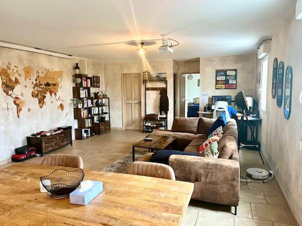 L'Isle-sur-la-Sorgue (84800) Magnifique appartement de 75 m², L’Isle-sur-la-Sorgue