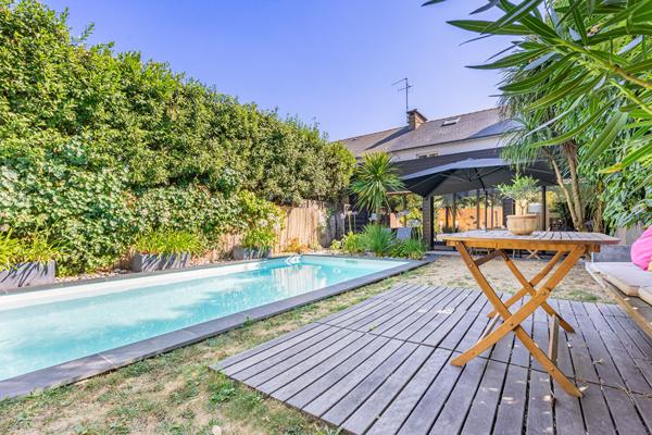 Blanche de castille maison familiale de 6 chambres, garages, jardin avec piscine
