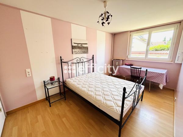 Appartement
         3 pièces
        - 51 m² 142 500 € *