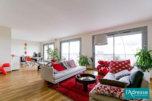 DERNIER ETAGE vue CATHEDRALE