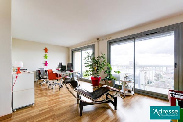 DERNIER ETAGE vue CATHEDRALE