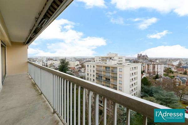 DERNIER ETAGE vue CATHEDRALE