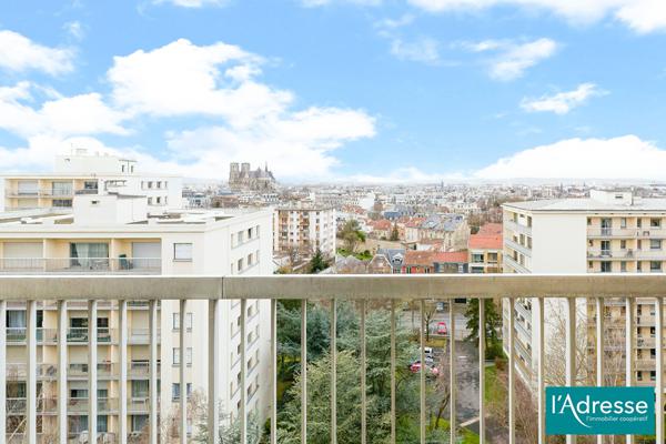 DERNIER ETAGE vue CATHEDRALE