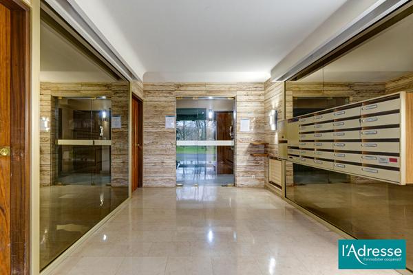 DERNIER ETAGE vue CATHEDRALE