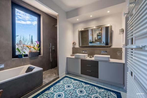 Maison 169 m² avec piscine à débordement et dépendance