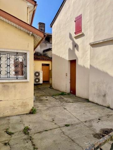MAISON DE VILLE  T5 AVEC COUR EXTERIEURE