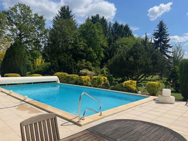 Maison à vendre |  Saint-Victurnien |  7 pièces | 255 m²