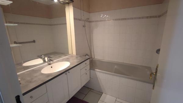 Appartement à vendre 3 pièces MEYZIEU (69)