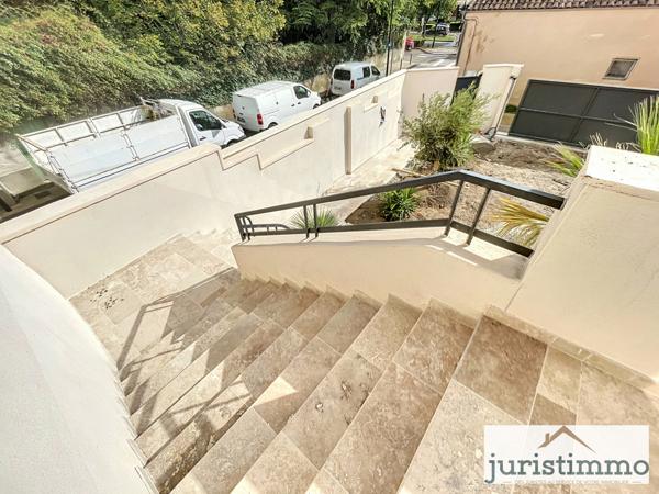 Orange (84100) Immeuble de charme unique et exceptionnel au cœur d'Orange , entièrement rénové avec jardin.