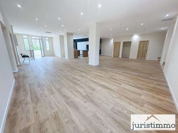 Orange (84100) Immeuble de charme unique et exceptionnel au cœur d'Orange , entièrement rénové avec jardin.