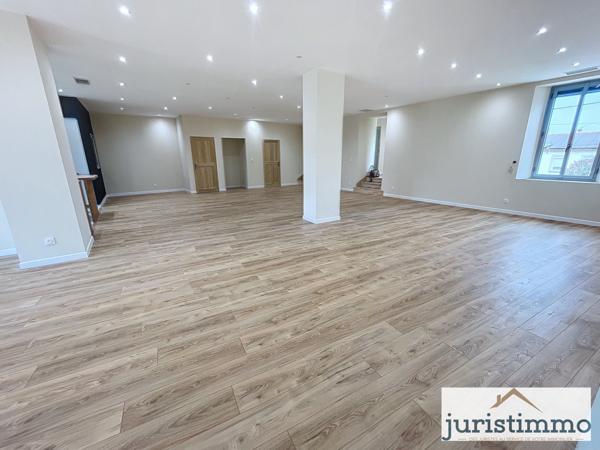 Orange (84100) Immeuble de charme unique et exceptionnel au cœur d'Orange , entièrement rénové avec jardin.