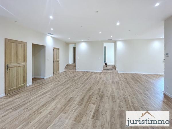 Orange (84100) Immeuble de charme unique et exceptionnel au cœur d'Orange , entièrement rénové avec jardin.