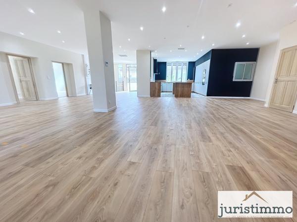 Orange (84100) Immeuble de charme unique et exceptionnel au cœur d'Orange , entièrement rénové avec jardin.