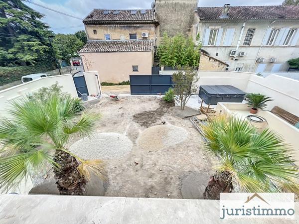 Orange (84100) Immeuble de charme unique et exceptionnel au cœur d'Orange , entièrement rénové avec jardin.