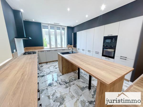 Orange (84100) Immeuble de charme unique et exceptionnel au cœur d'Orange , entièrement rénové avec jardin.