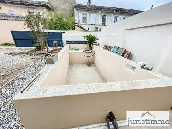 Orange (84100) Immeuble de charme unique et exceptionnel au cœur d'Orange , entièrement rénové avec jardin.