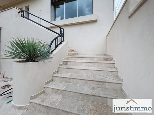 Orange (84100) Immeuble de charme unique et exceptionnel au cœur d'Orange , entièrement rénové avec jardin.