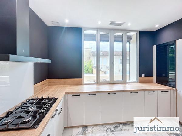 Orange (84100) Immeuble de charme unique et exceptionnel au cœur d'Orange , entièrement rénové avec jardin.