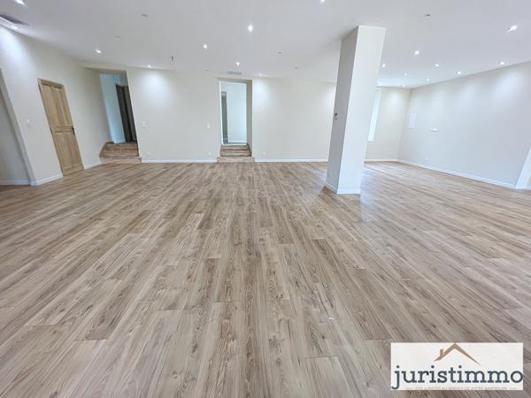 Orange (84100) Immeuble de charme unique et exceptionnel au cœur d'Orange , entièrement rénové avec jardin.