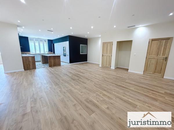 Orange (84100) Immeuble de charme unique et exceptionnel au cœur d'Orange , entièrement rénové avec jardin.