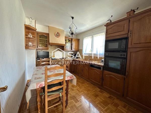 Maison familiale - charmant village, à 10 minutes de la gare, calme, lumineuse, secteur recherché.
