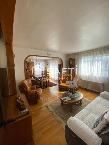 Maison familiale - charmant village, à 10 minutes de la gare, calme, lumineuse, secteur recherché.