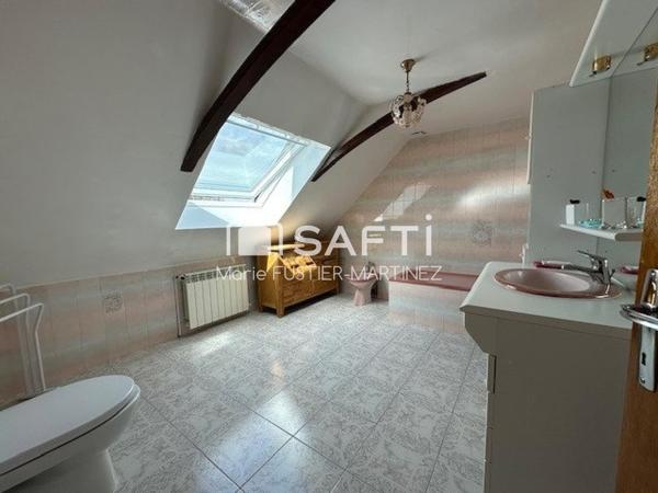 Maison familiale - charmant village, à 10 minutes de la gare, calme, lumineuse, secteur recherché.