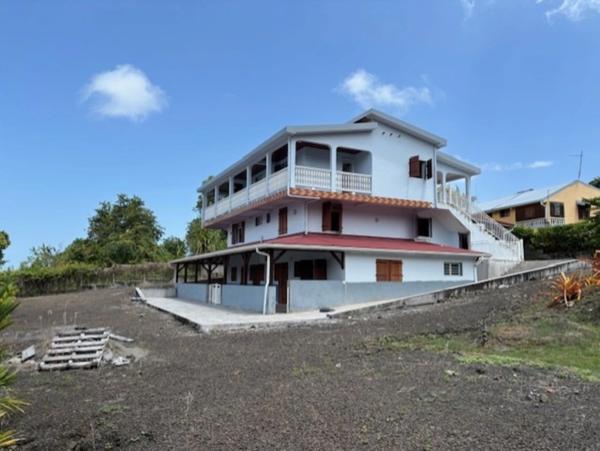 Immeuble de 5 logements à vendre LE VAUCLIN (97280), refait à neuf !