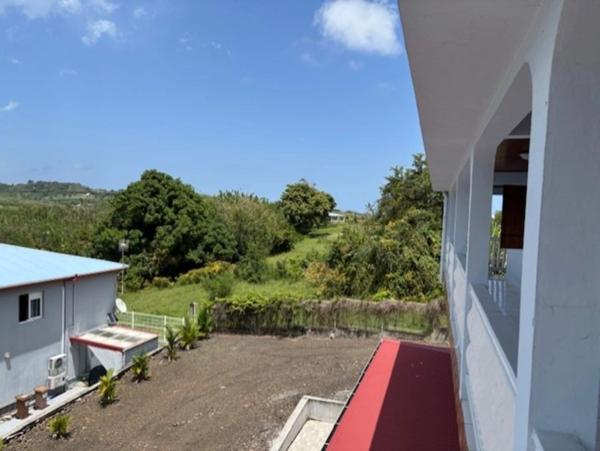 Immeuble de 5 logements à vendre LE VAUCLIN (97280), refait à neuf !