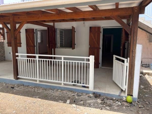 Immeuble de 5 logements à vendre LE VAUCLIN (97280), refait à neuf !
